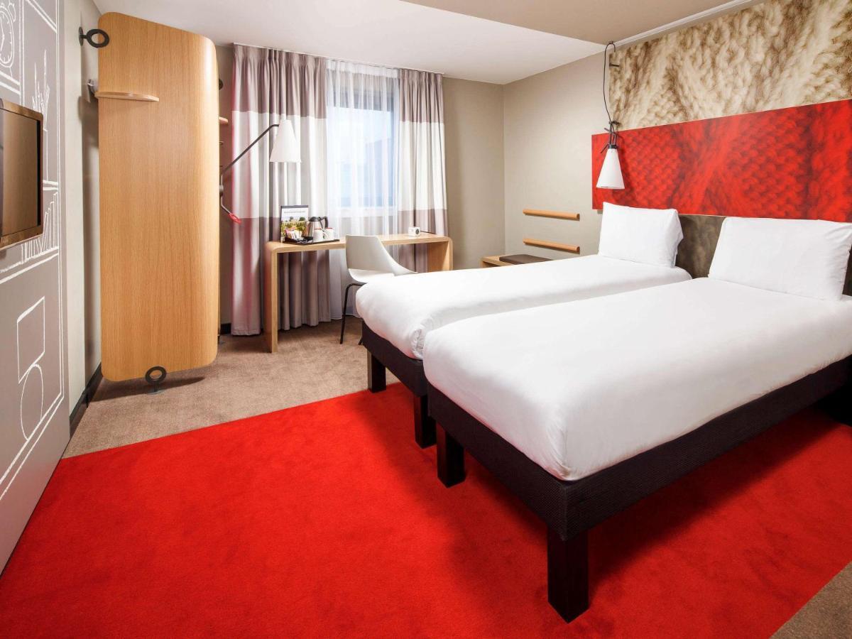Hotel Ibis Rouen Centre Champ De Mars Esterno foto