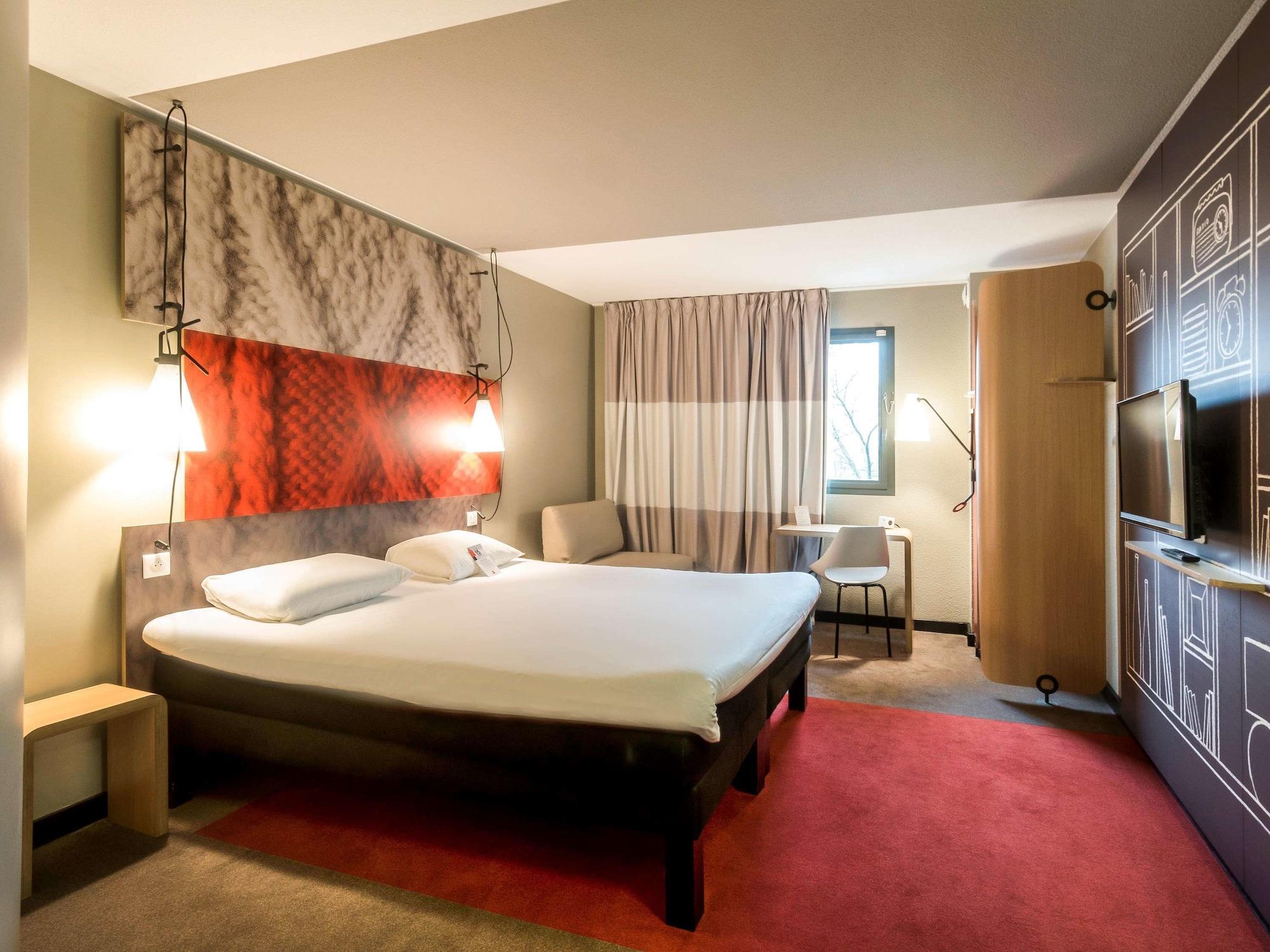 Hotel Ibis Rouen Centre Champ De Mars Esterno foto