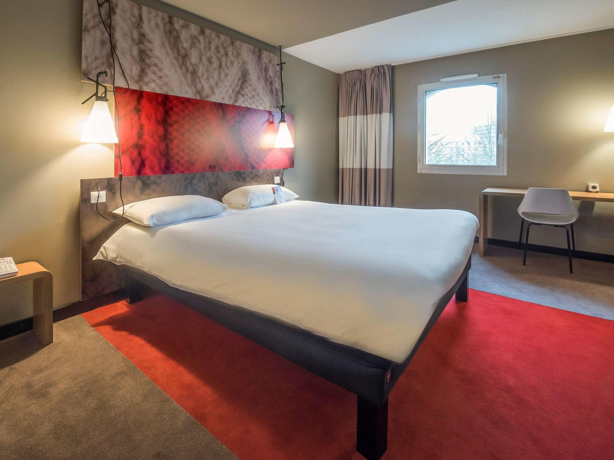 Hotel Ibis Rouen Centre Champ De Mars Esterno foto