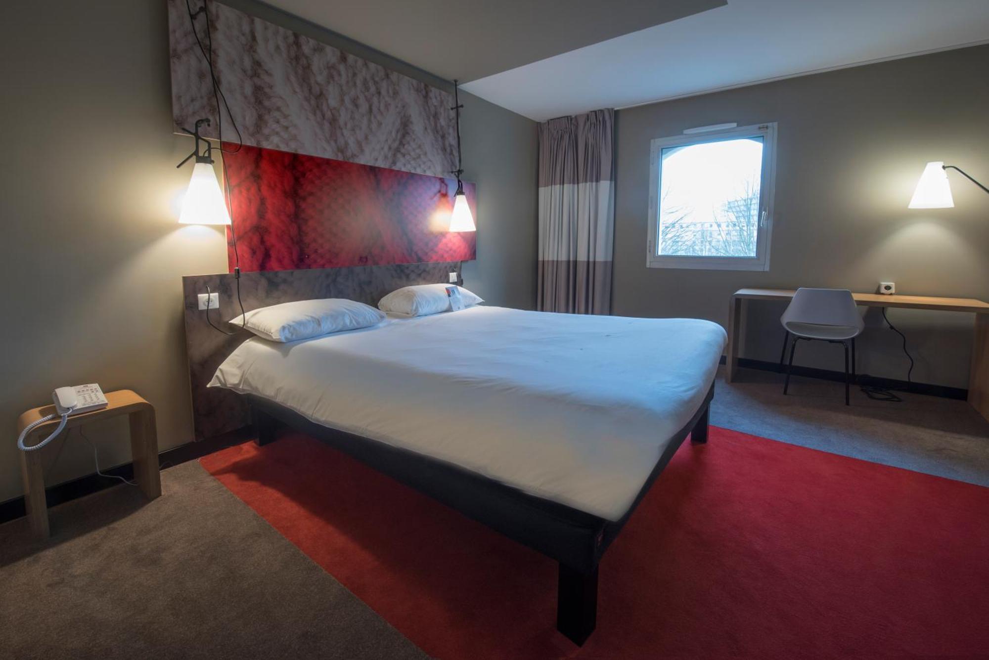 Hotel Ibis Rouen Centre Champ De Mars Esterno foto