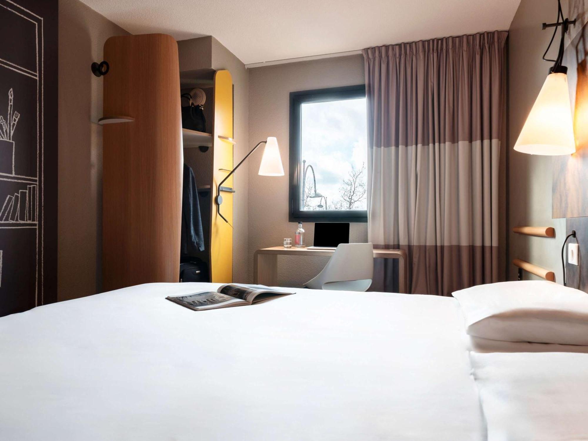 Hotel Ibis Rouen Centre Champ De Mars Esterno foto