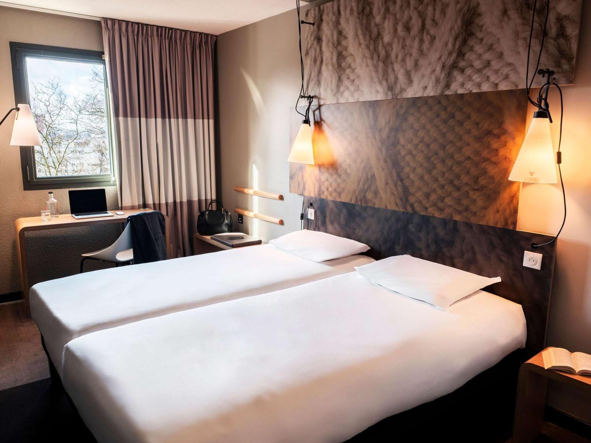 Hotel Ibis Rouen Centre Champ De Mars Esterno foto