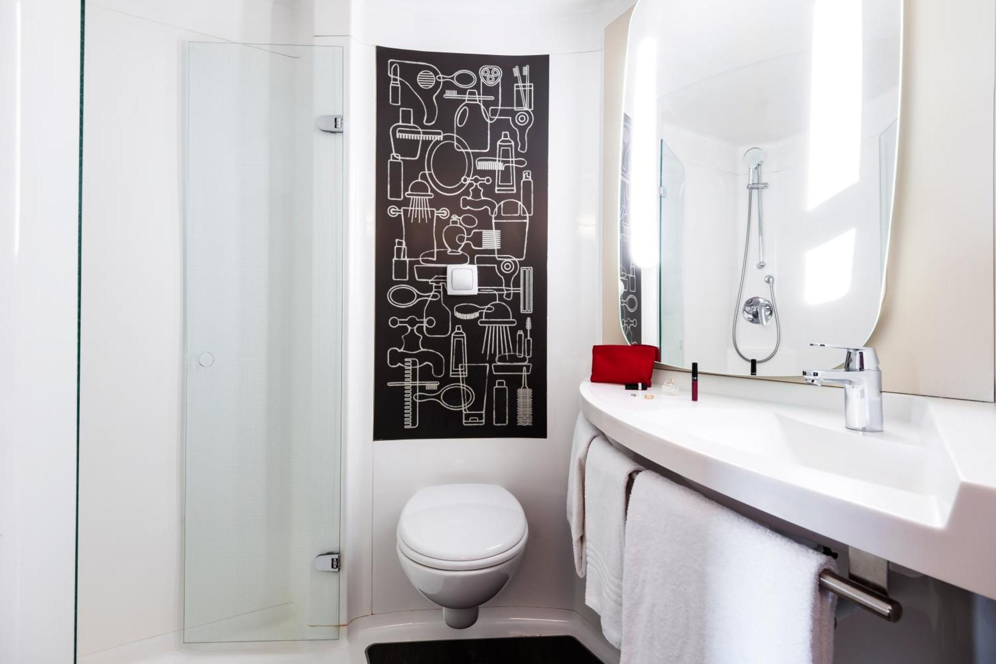 Hotel Ibis Rouen Centre Champ De Mars Esterno foto