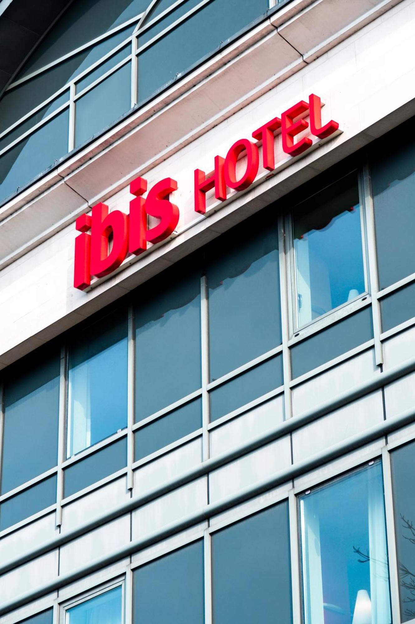 Hotel Ibis Rouen Centre Champ De Mars Esterno foto