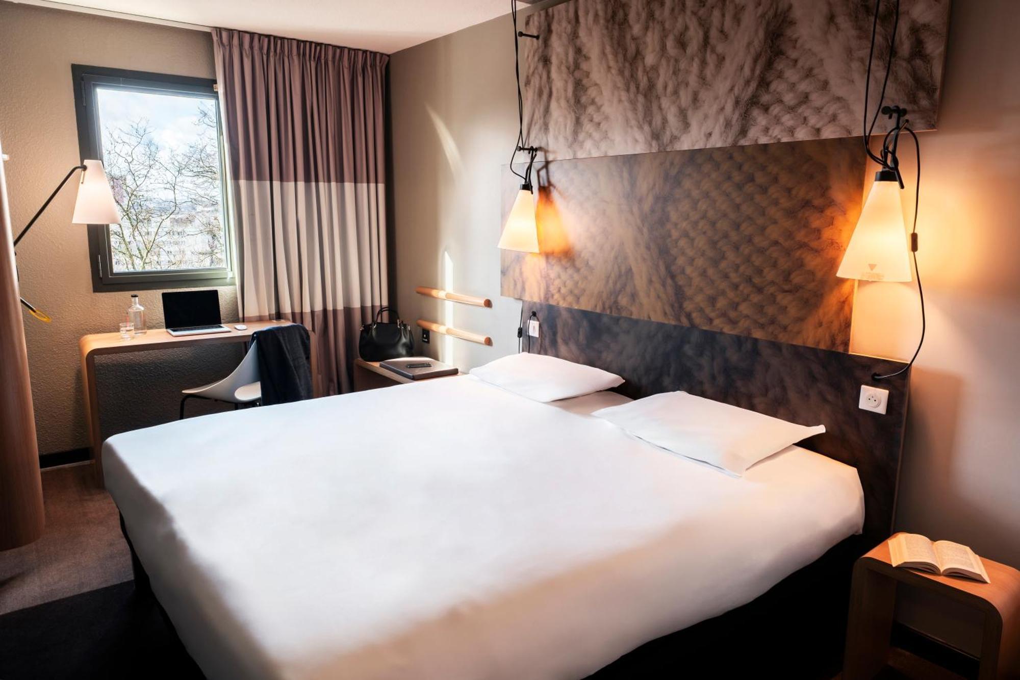 Hotel Ibis Rouen Centre Champ De Mars Esterno foto
