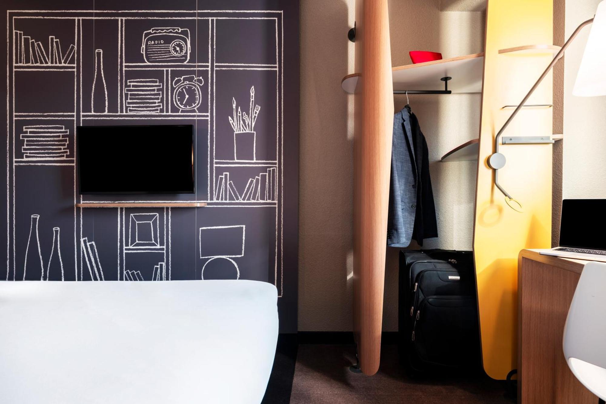 Hotel Ibis Rouen Centre Champ De Mars Esterno foto