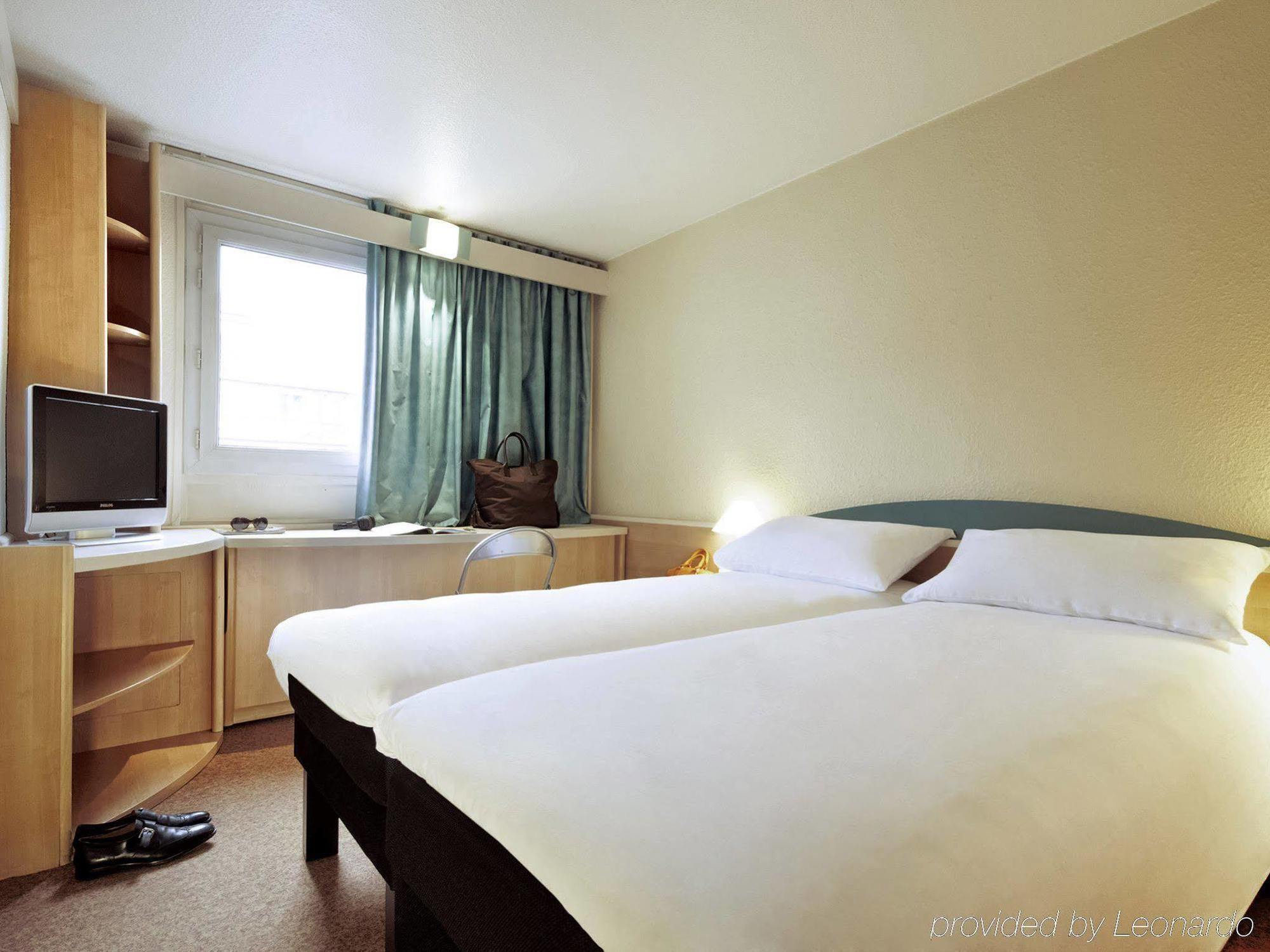 Hotel Ibis Rouen Centre Champ De Mars Esterno foto