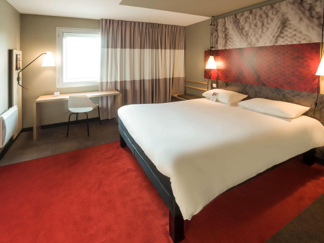 Hotel Ibis Rouen Centre Champ De Mars Esterno foto