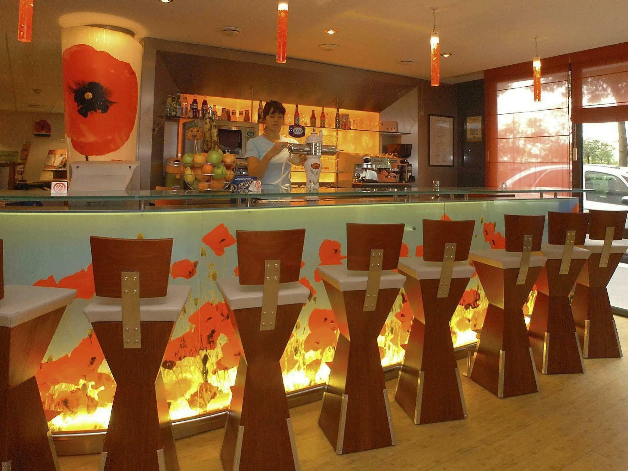 Hotel Ibis Rouen Centre Champ De Mars Esterno foto